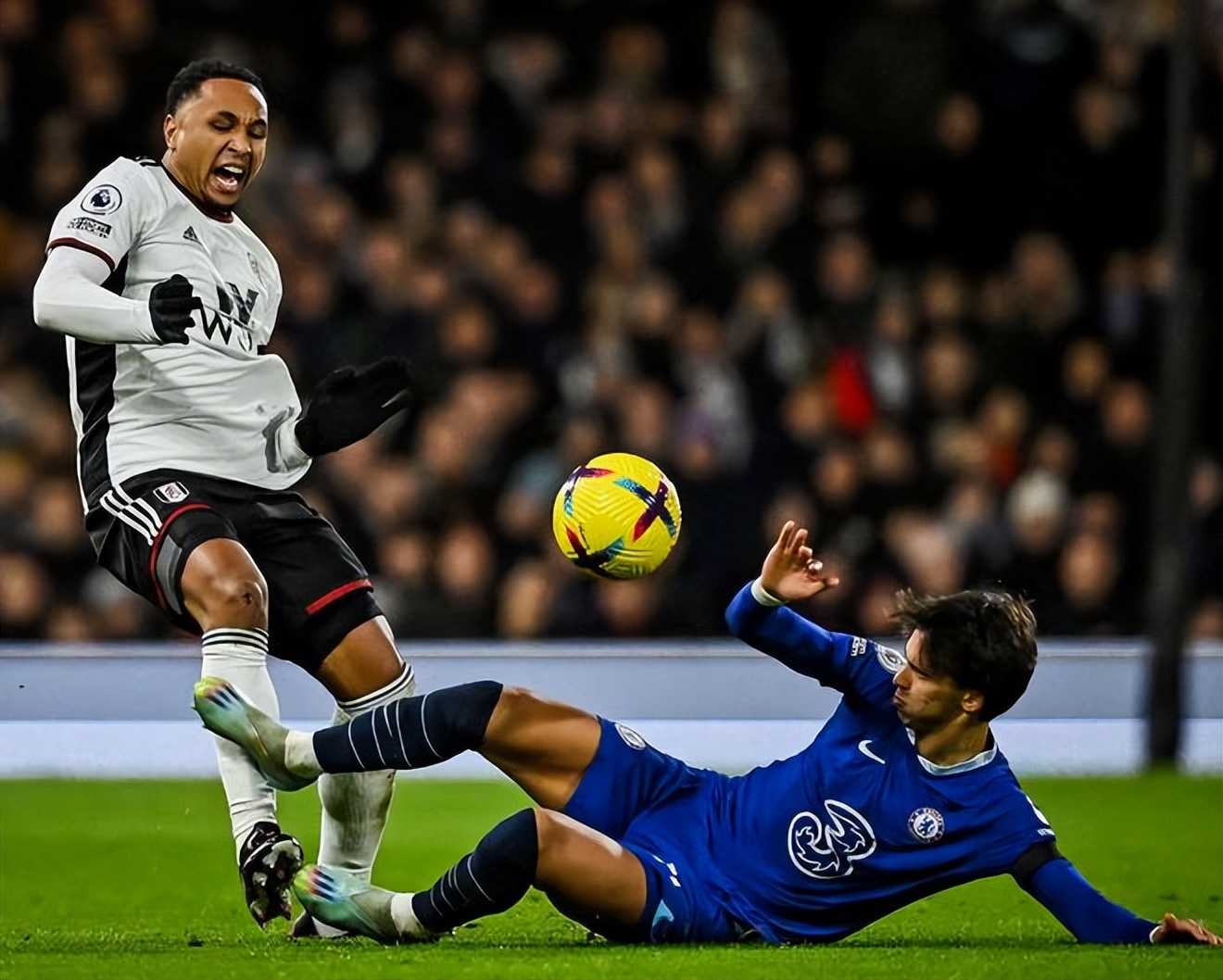 他用敏锐的 他用敏锐的