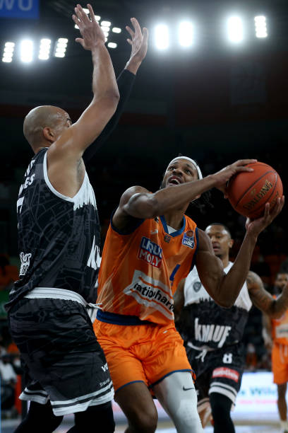 于自身与团 于自身与团