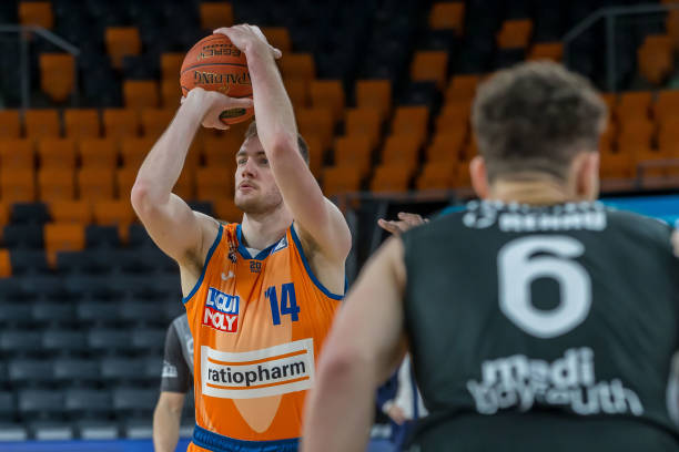 示出了他对 示出了他对